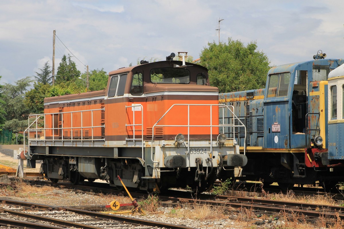 63924 (ex-SNCF) der Chemin de fer touristique du Haut Quercy auf Bahnhof Martel am 29-6-2014.
