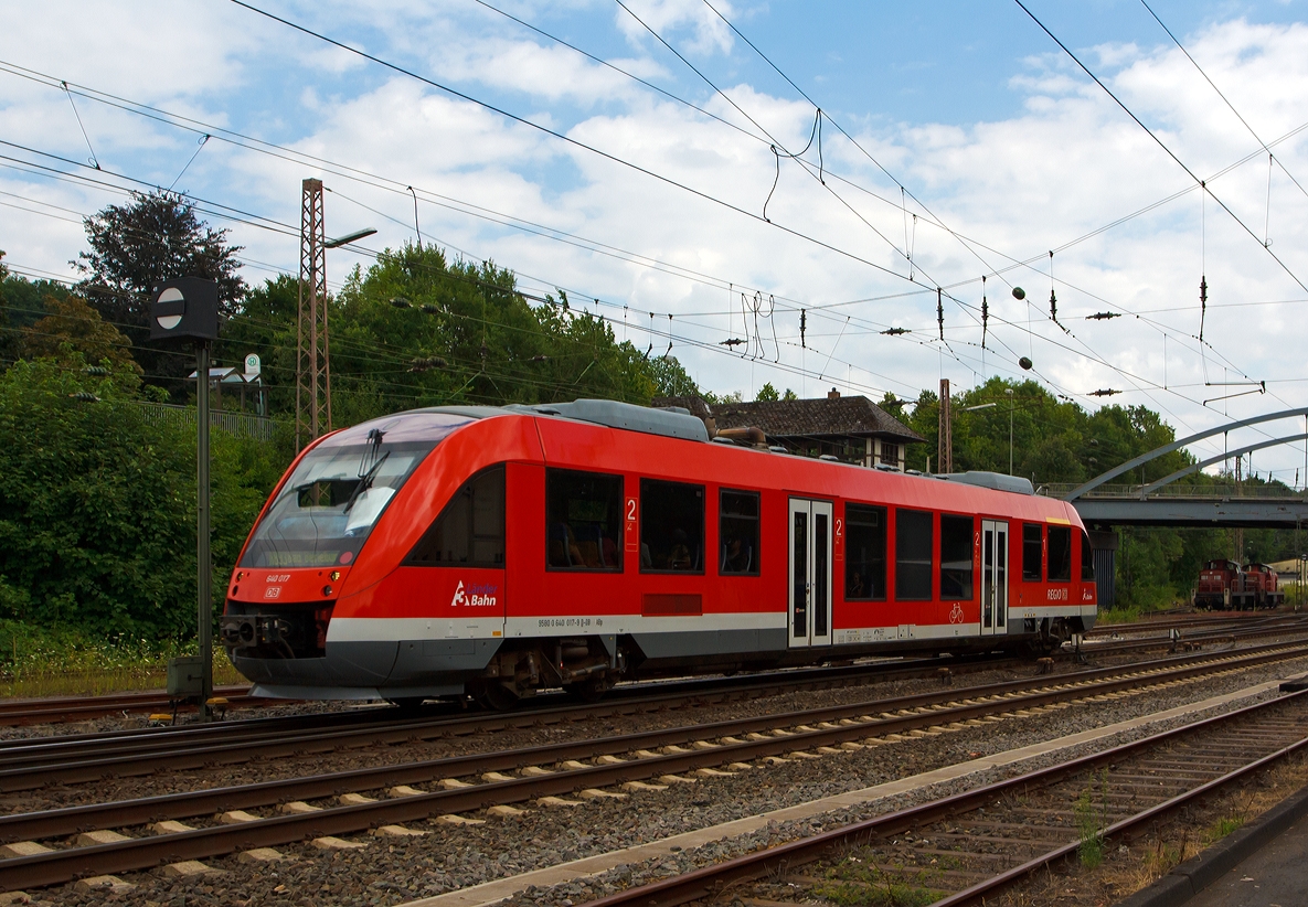 640 017 (ein Alstom Coradia LINT 27) der 3-Lnder-Bahn als RB 93 (Rothaarbahn) nach Bad Berleburg  am 10.08.2013 hier kurz vor der Einfahrt in den Bahnhof Kreuztal.
