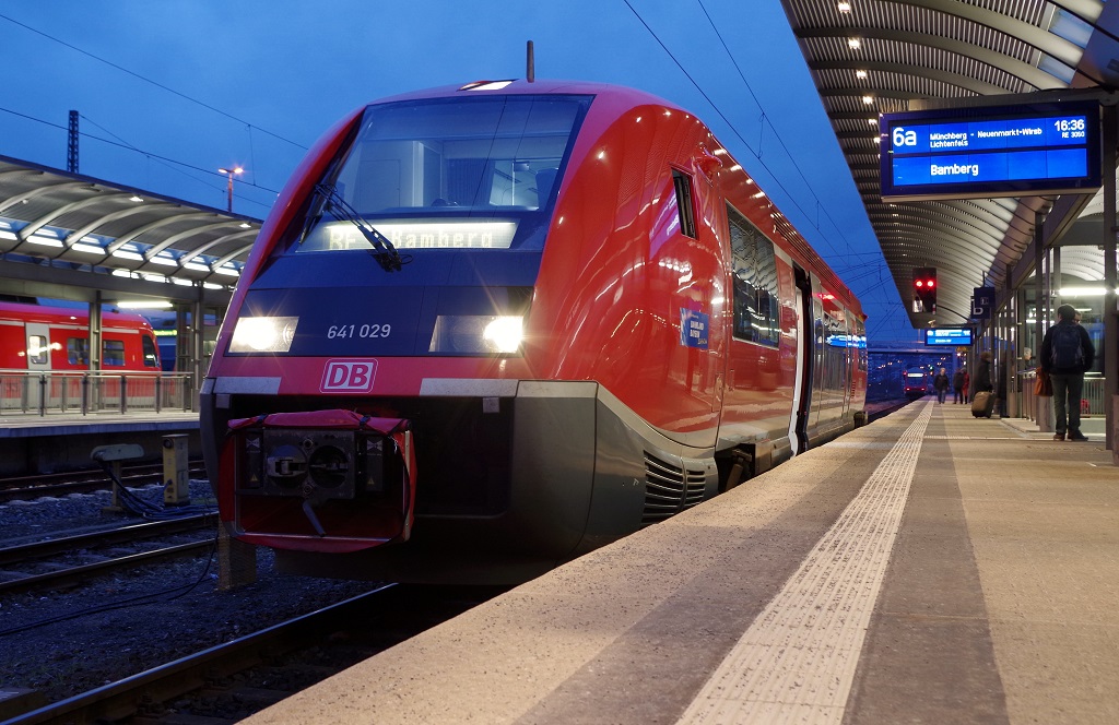 641 029 steht am 22.12.2013 in Hof Hbf. In Kürze wird es als RE nach Bamberg weiter gehen. 