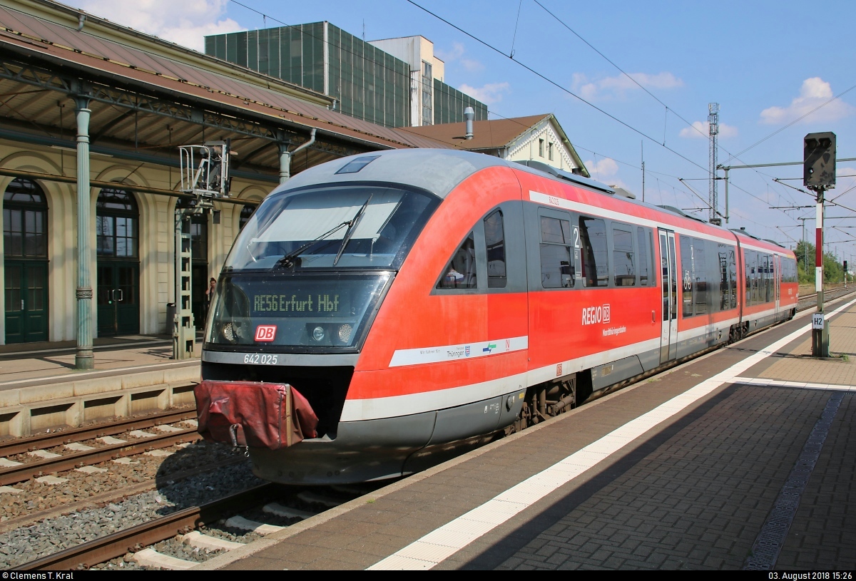 642 025 (Siemens Desiro Classic) der Nordthüringenbahn (DB Regio Südost) als RE 16579 (RE56) nach Erfurt Hbf steht in seinem Startbahnhof Nordhausen auf Gleis 2.
[3.8.2018 | 15:26 Uhr]