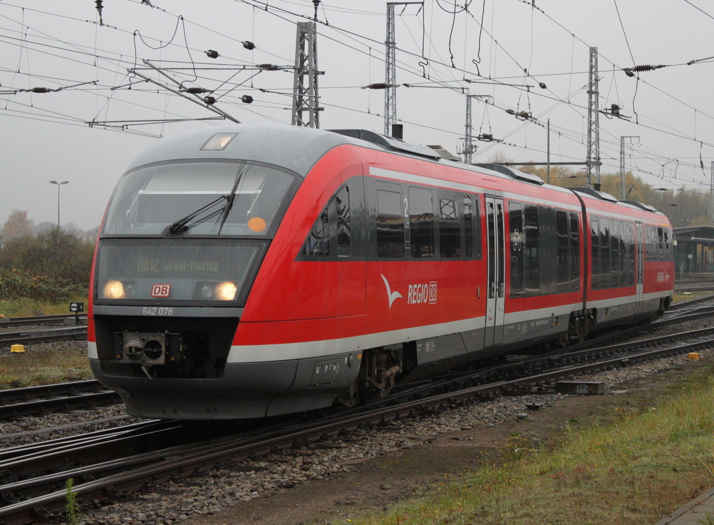 642 078-9 als RB12(RB 13239)von Rostock Hbf nach Graal-M�ritz bei der Bereitstellung im Rostocker Hbf.06.11.2015