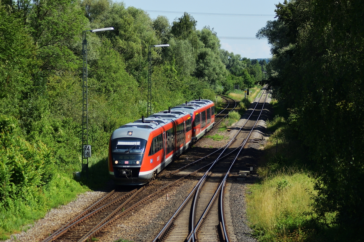 642 097 fuhr am 20. Juni 2018 als RB von Weißenhorn nach Ulm Hbf in Senden ein.