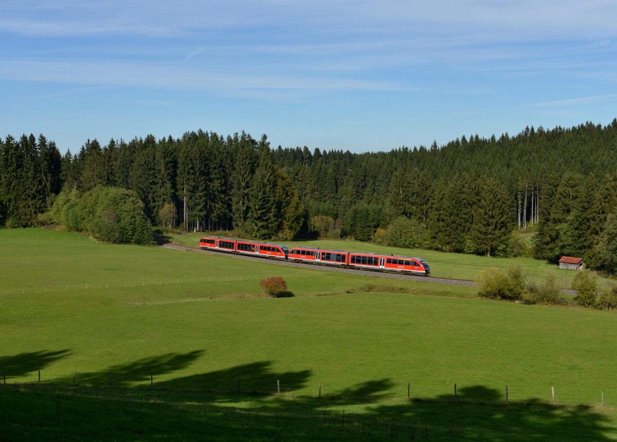 642 123 + 642 215 als RB nach F�ssen am 19.10.2013 bei Leuterschach.