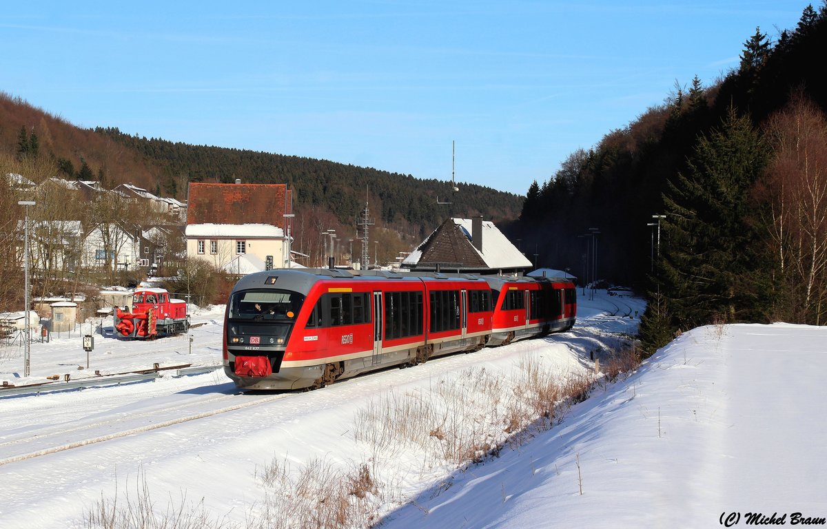 642 137/637+642 144/644 verlassen den Bahnhof Brilon Wald auf der Fahrt nach Willingen, aufgenommen am 28.01.17. 