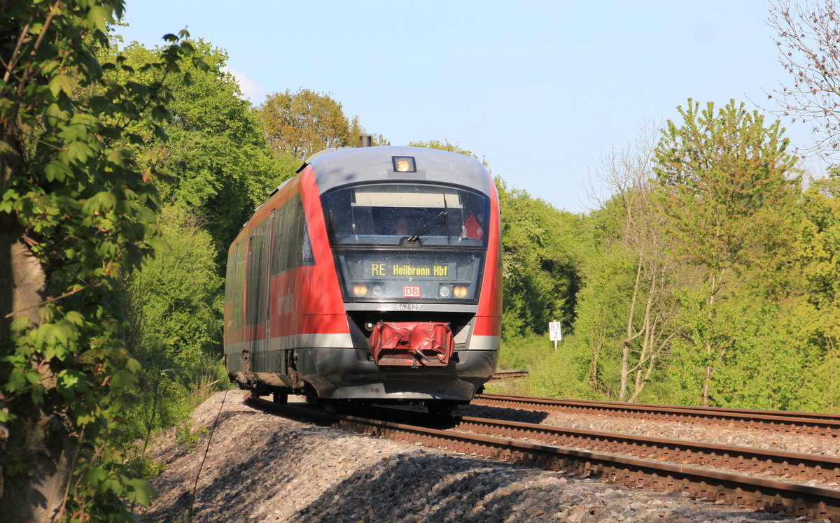 642 147 als RE  Hohenloheexpress  Crailsheim-Heilbronn am 22.04.2014 zwischen Waldenburg und Neuenstein. Die Aufnahme entstand mit ausreichend Abstand vom Gleis. 