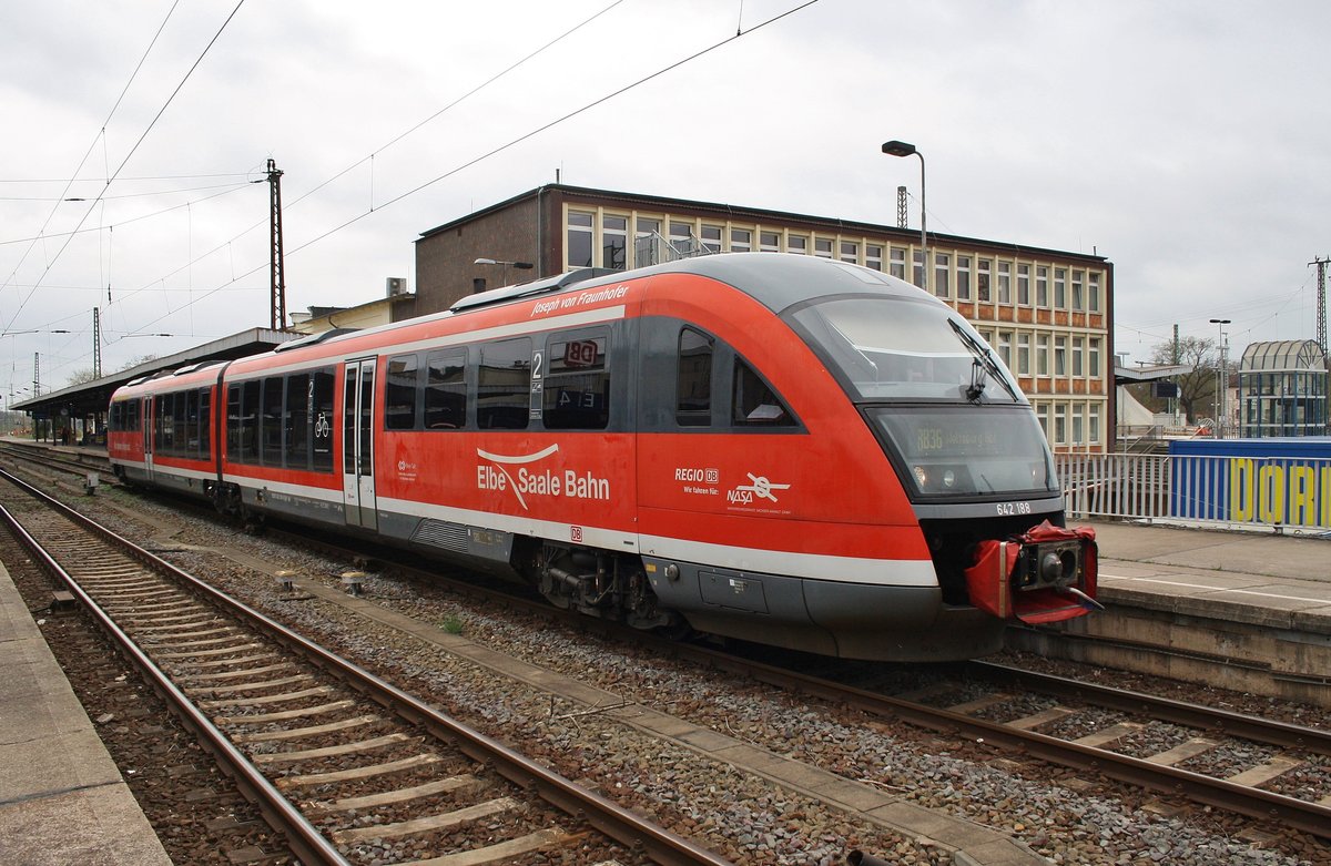 642 188-6  Joseph von Fraunhofer  wird am 7.4.2017 als RB36 (RB26412) nach Wolfsburg Hauptbahnhof im Magdeburger Hauptbahnhof bereitgestellt.