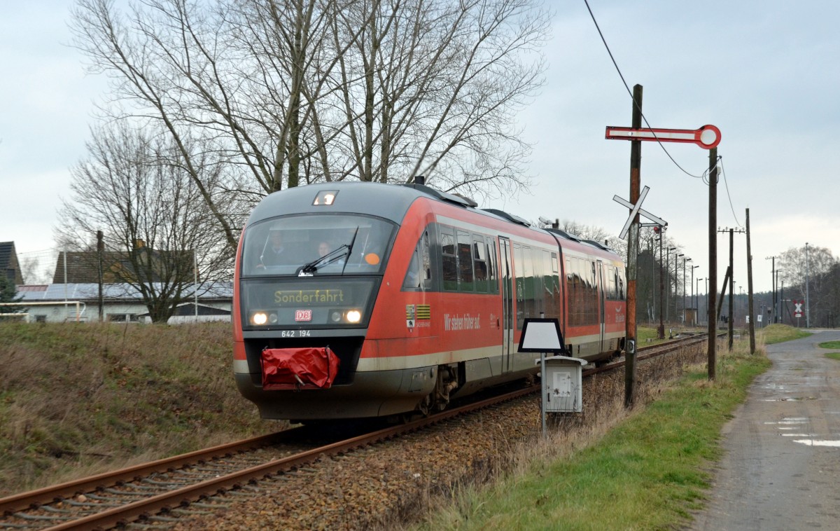 642 194 hat am 08.12.13 im Zuge einer Sonderfahrt von Wittenberg nach Leipzig den Bahnhof Söllichau verlassen und fährt nun über die sonst nicht mehr befahrende Strecke nach Leipzig. Lediglich die Teilstrecke Wittenberg - Bad Schmiedeberg wird noch vom Busunternehmen Vetter mit einem Triebwagen bedient.