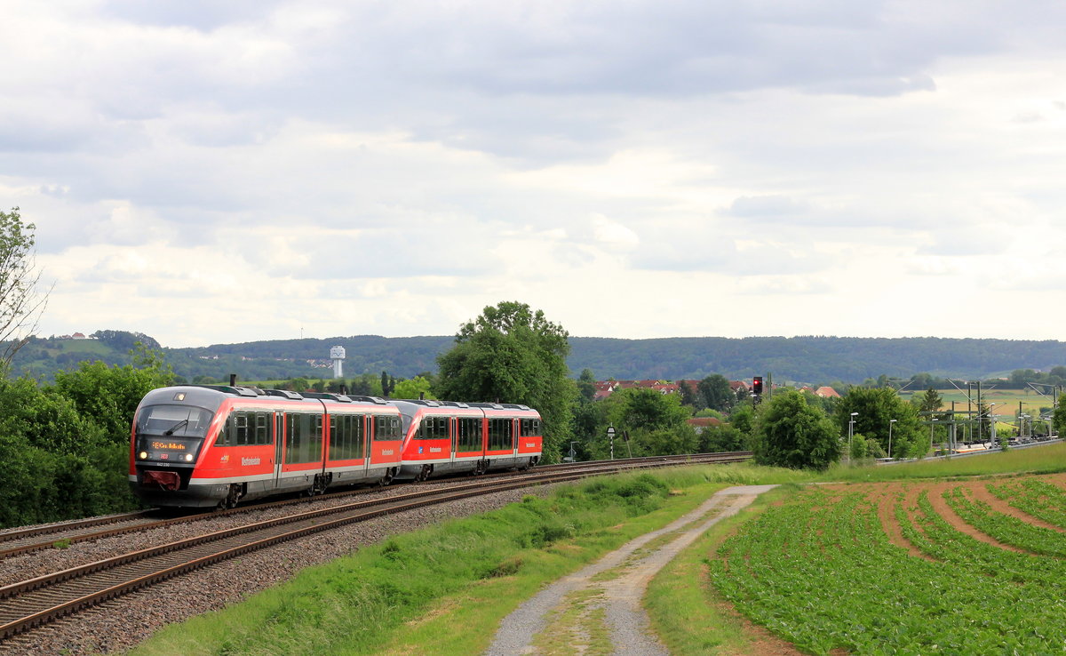 642 230+xxx als RE Heilbronn-Crailsheim am 24.05.2020 bei Öhringen-Cappel. Rechts im Bild ist die hier leider endende Oberleitung samt Abstellanlage für die Stadtbahn Heilbronn zu erkennen. 