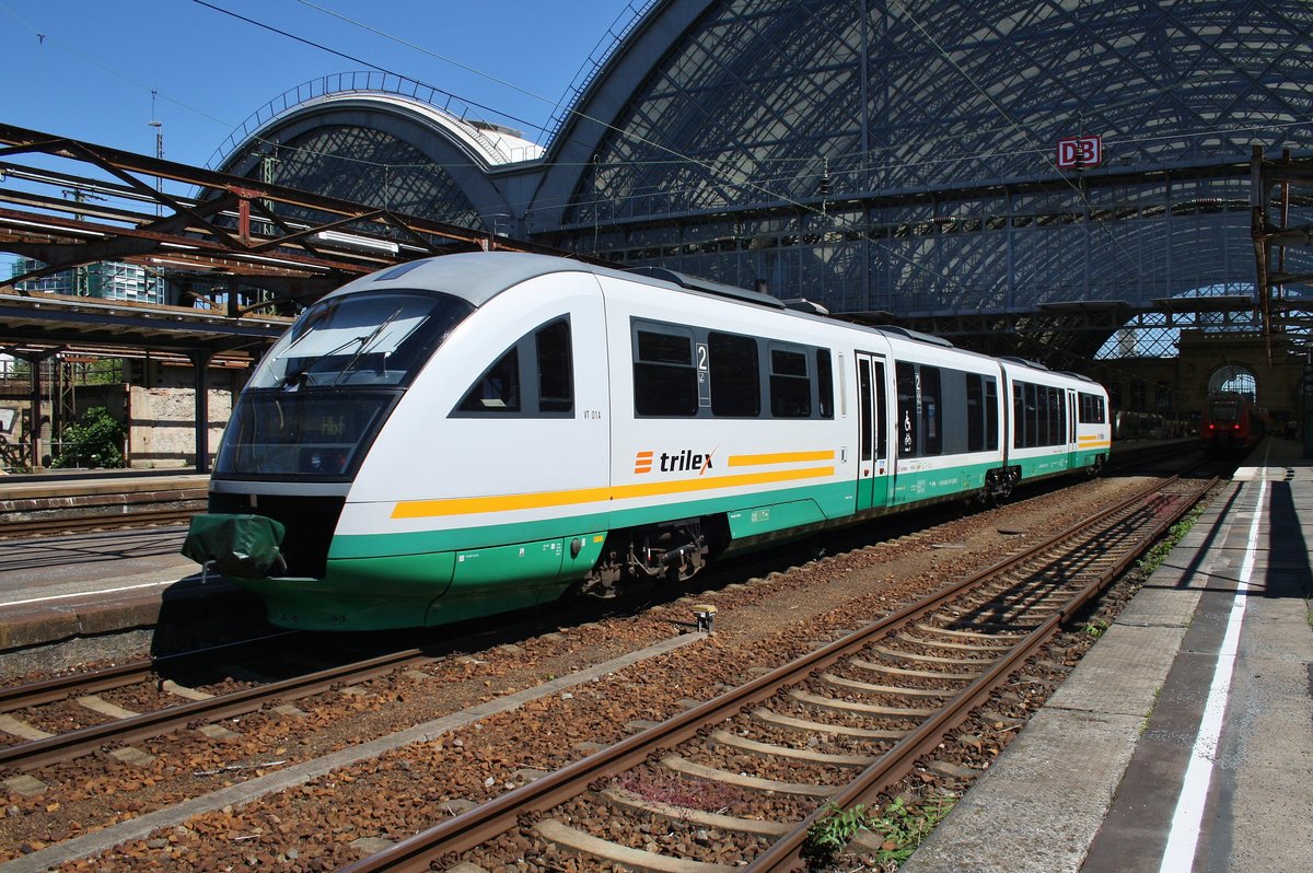 642 301-5 fährt am 27.5.2017 als RE1 (TLX80208) von Görlitz kommend in den Dresdener Hauptbahnhof ein.
