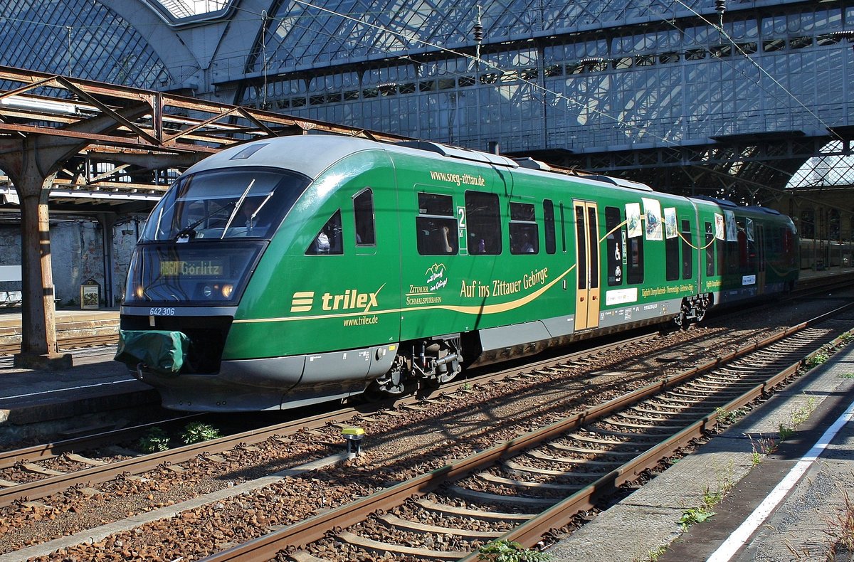 642 306-4 verlässt am 30.9.2017 als RB60 (TL81143) nach Görlitz den Dresdener Hauptbahnhof.