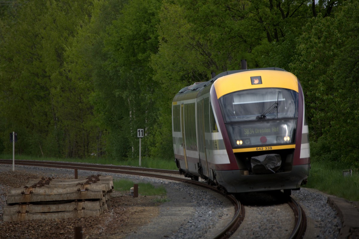 642 339 der SBB bei der Einfahrt in Großröhrsdorf, aus Kamenz kommend. 
08.05.2014 11:16 Uhr.