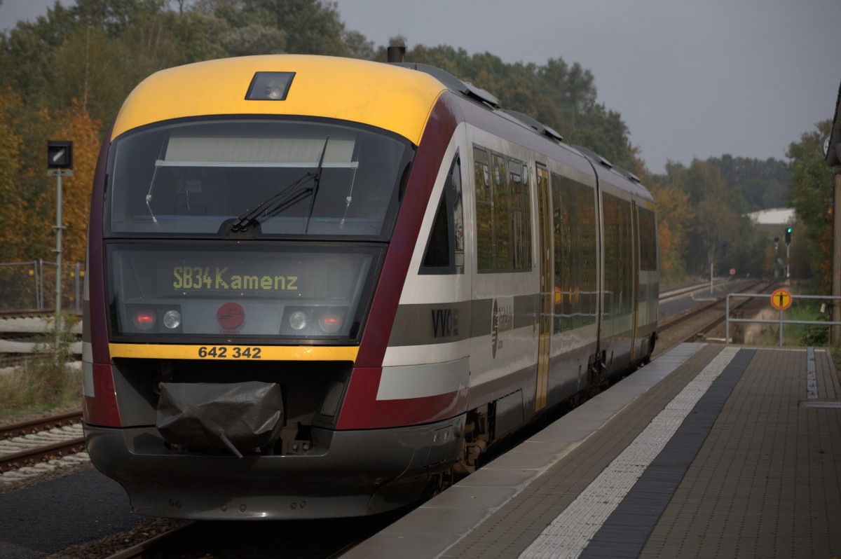 642 342 der Schsischen Stdtebahn bei der Abfahrt in Pulsnitz , Richtung Kamenz.
10.10.2013 12:43 Uhr