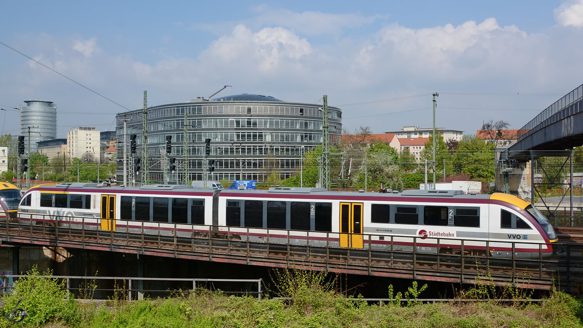 642 343 der Städtebahn Sachsen im April 2017 in Dresden.