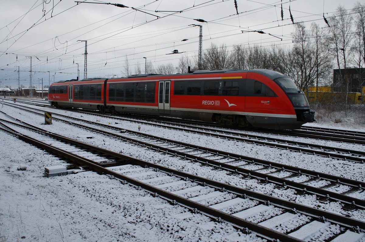 642 552-3 macht sich am 3.2.2018 als RB11 (RB13115) von Wismar nach Tessin im Rostocker Hauptbahnhof auf den Weg.