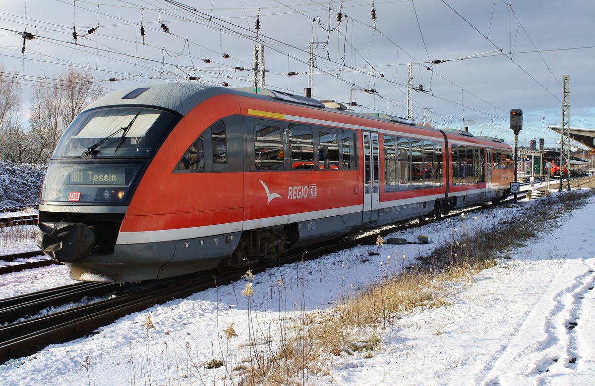 642 554-0 verlässt am 30.01.2021 als RB11 (RB13123) von Wismar nach Tessin den Rostocker Hauptbahnhof. 