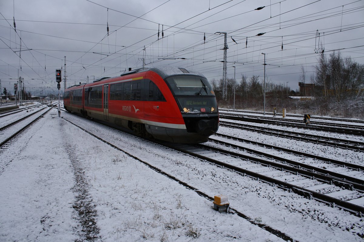 642 578-8 erreicht am 3.2.2018 als RB12 (RB13232) von Graal-Müritz den Rostocker Hauptbahnhof.