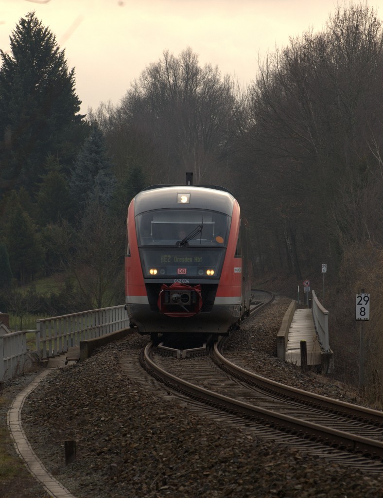 642 634 unterwegs als RE 2 überquert gerade das Viadukt in Schirgiswalde. 05.01.2014
11:55 Uhr