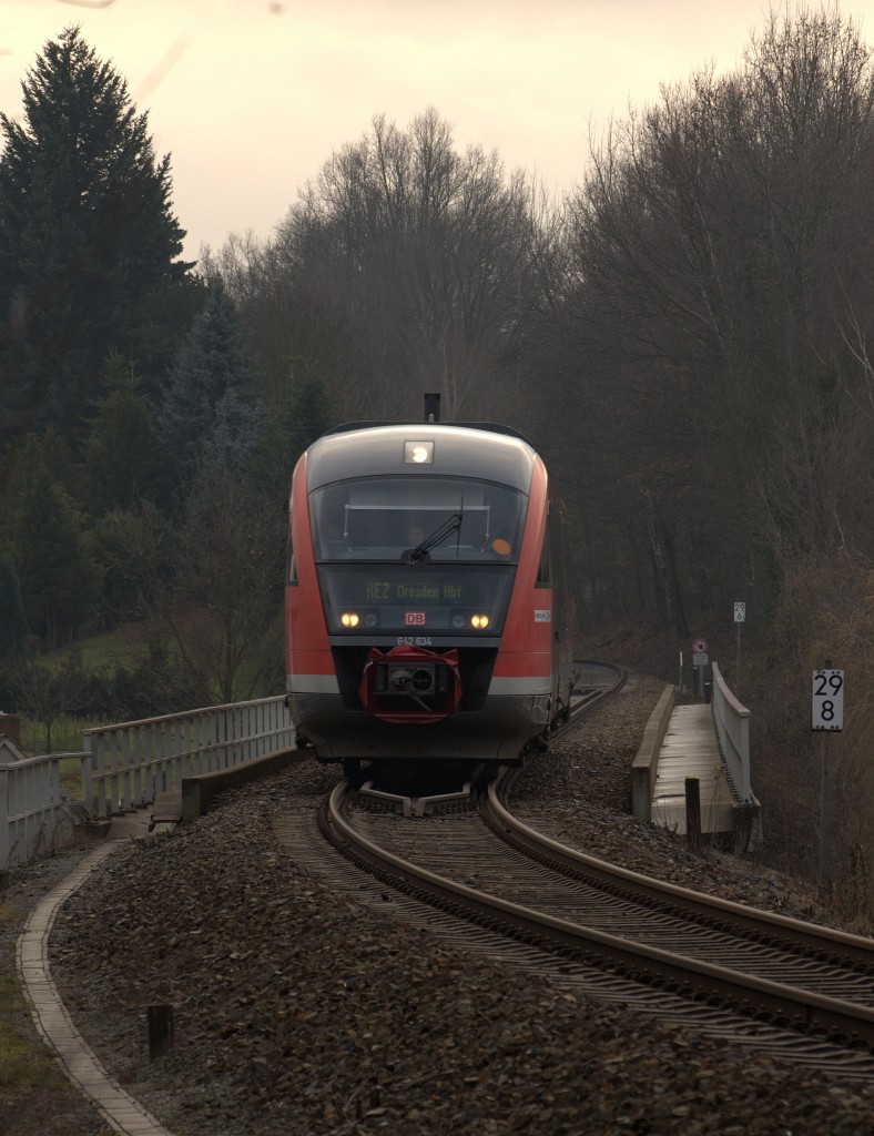 642 634 unterwegs als RE 2 überquert gerade das Viadukt in Schirgiswalde. 05.01.2014
11:55 Uhr