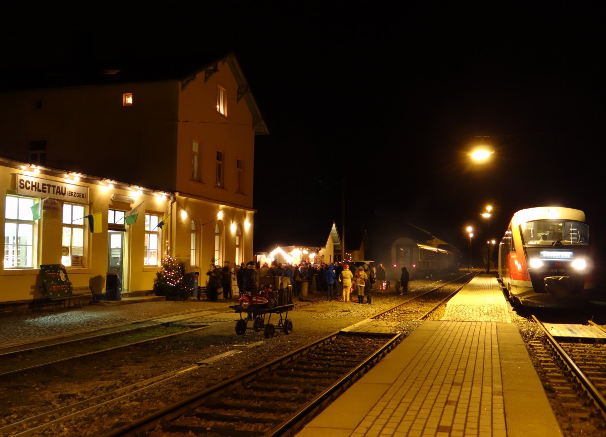 642 700 der Erzgebirgsbahn zu sehen mit einem Sonderzug am 21.12.14 in Schlettau.