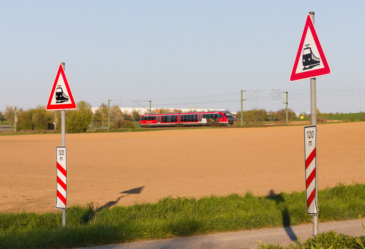 642 703/203  Mainland Spessart  als RE83 Heilbronn-Hessental am 27.04.2021 zwischen Bretzfeld und Öhringen.