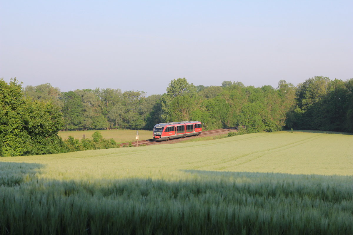 642 707/207 als RE  Hohenloheexpress  Crailsheim-Heilbronn zwischen Neuenstein und Waldenburg nahe der Rastanlage Hohenlohe Süd am 26.05.2019.