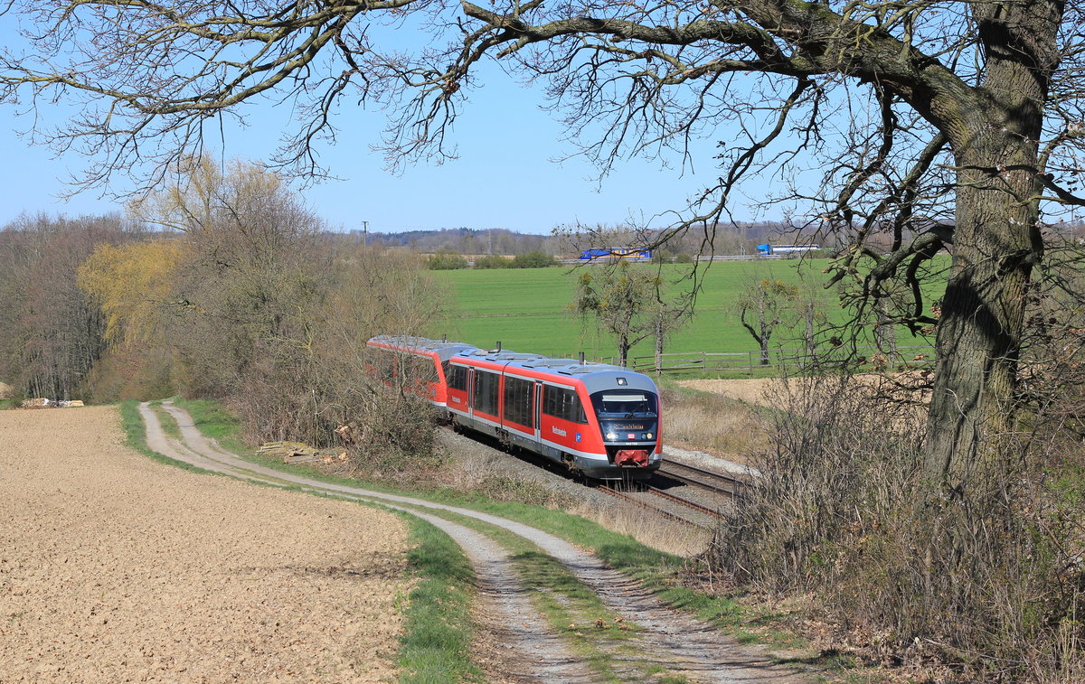 642 720 mit einem weiteren 642-Triebzug als RE Heilbronn-Crailsheim am 30.03.2020 zwischen Öhringen und Neuenstein. 