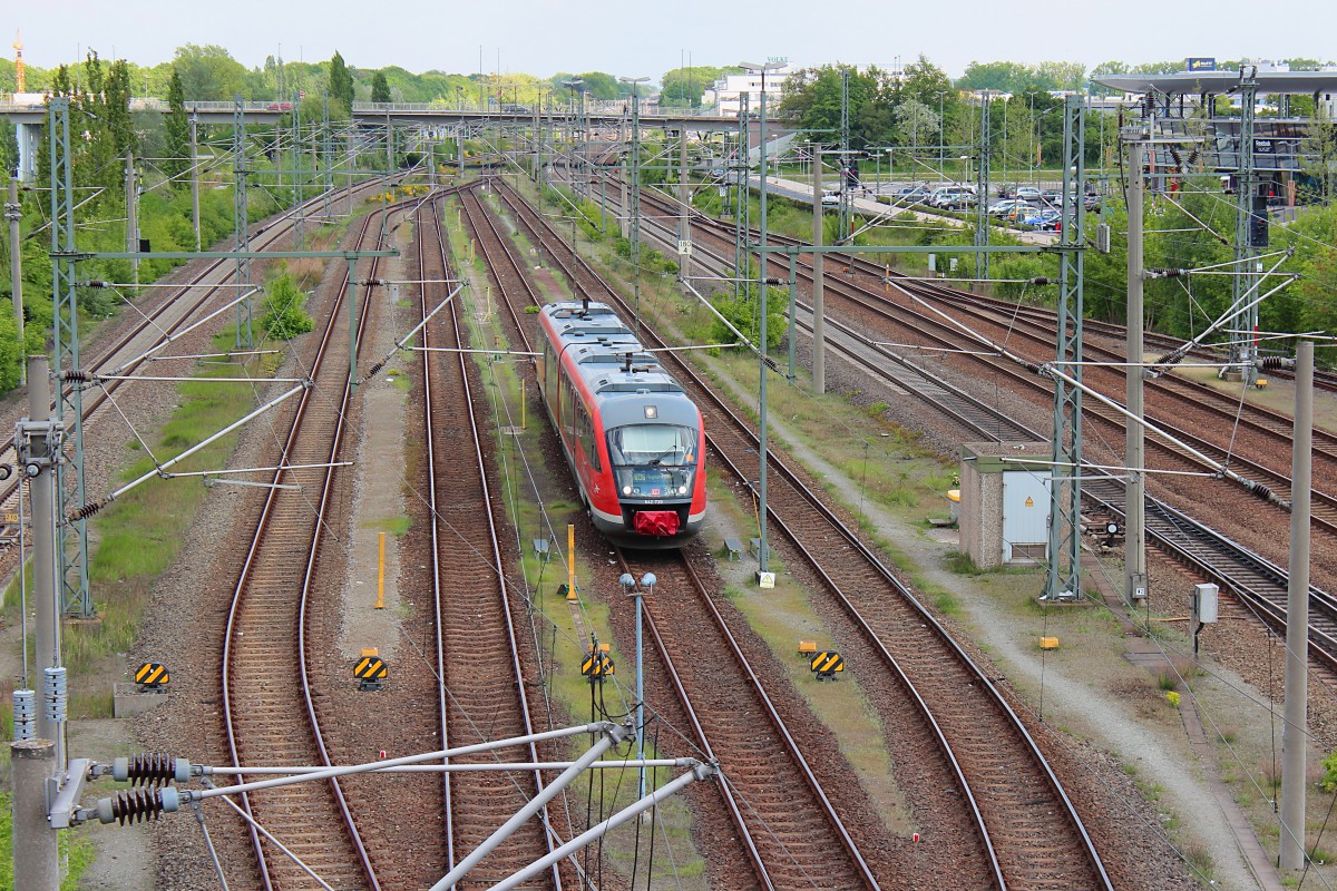 642 720 steht am 29.04.2014 im Vorfeld von Wolfsburg und wartet auf die nächste Fahrt als RB36 nach Magdeburg.
