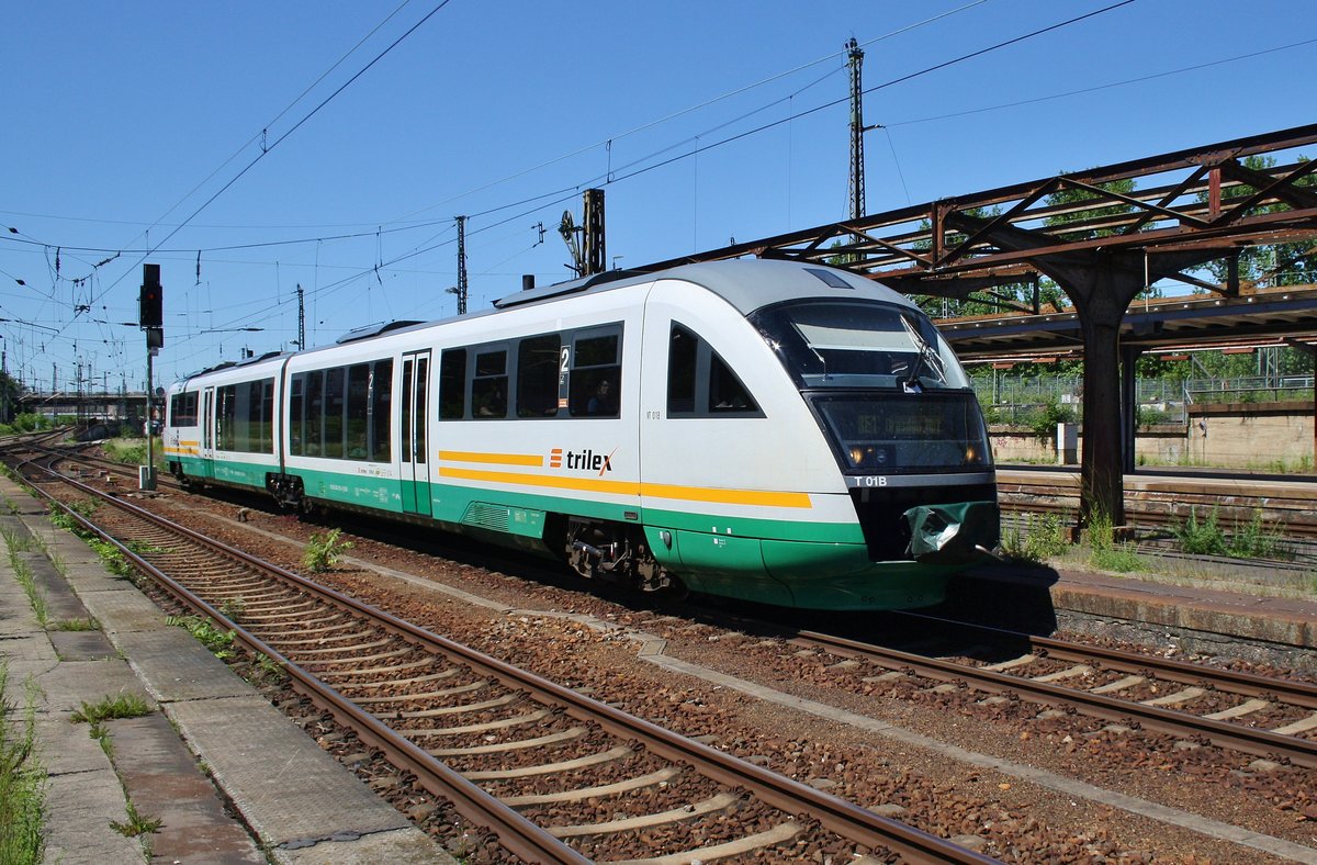 642 801-4 erreicht am 27.5.2017 als RE1 (TLX80208) von Görlitz den Dresdener Hauptbahnhof.