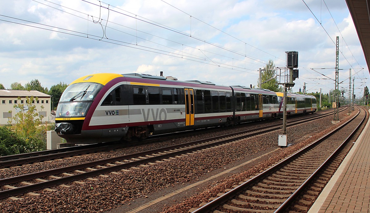 642 832 und 642 328 von der Städtebahn Sachsen kommen am 30.08.2014 am Fotografen in Dresden-Reick vorbei. Laut Anzeige fahren sie als SB72 nach Kurort Altenberg.