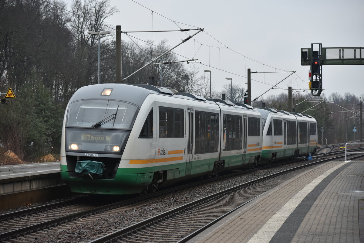 642 916 erreicht mit einem weiteren 642 der Länderbahn am 07.03.2020 um 10:51 Uhr als RB 60 nach Dresden Hbf den Bahnhof Dresden-Klotzsche.