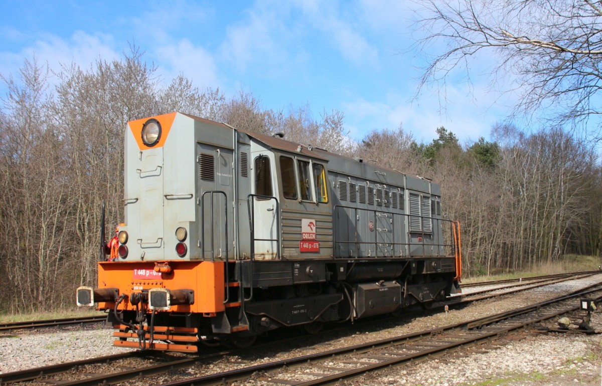 6.4.2015 Swinemünde. T 448p - 076, ORLEN Betriebslok rangiert