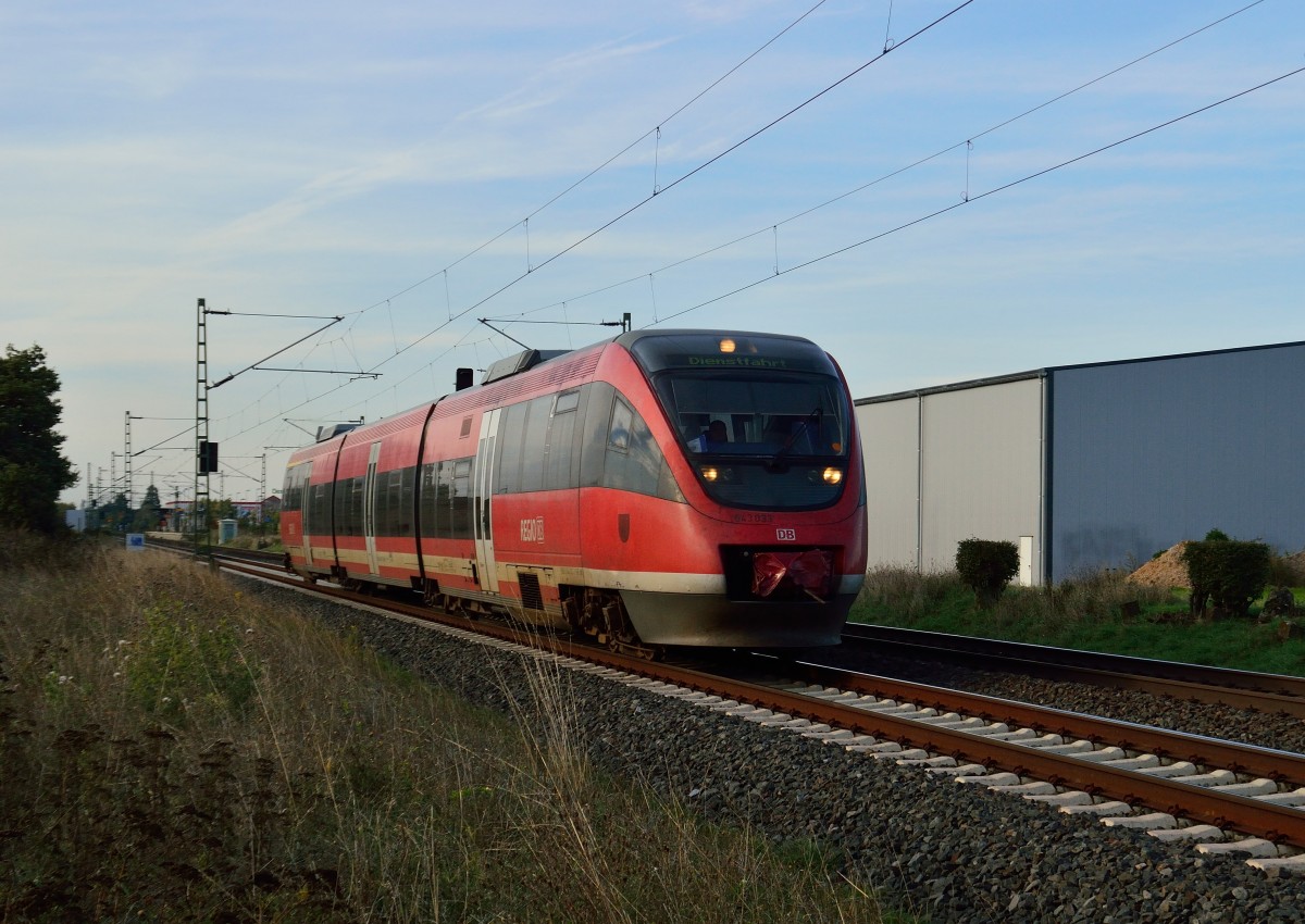 643 033 auf Dienstfahrt ber die Kbs 465 von Norf kommend in Richtung Nievenheim fahrend bei Allerheiligen. 3.10.2013