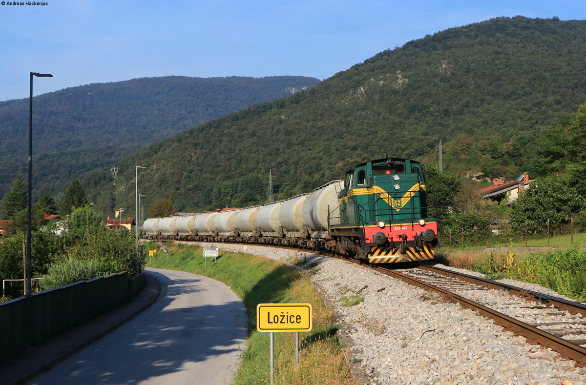643 042 mit dem Nahgüterzug (Novo Gorica?-Kanal) bei Lozice 10.9.20