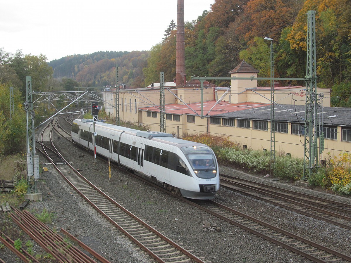 643 128 der BOB durchfhrt am 26. Oktober 2013 Kronach in Richtung Saalfeld.