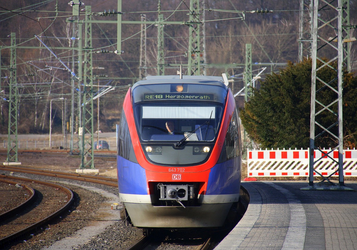 643 201 als RE18 kommt aus Heerlen(NL) nach Herzogenrath und fährt in Herzogenrath ein.
Aufgenommen von Bahnsteig 2 in Herzogenrath. 
Bei schönem Sonnenschein am Nachmittag vom 14.3.2016. 
