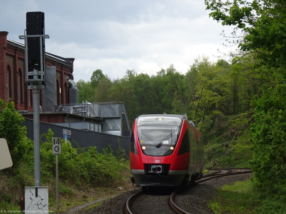 643 206 als RB20 nach Stolberg-Altstadt auf Höhe des ehemaligen Haltepunktes Wilhelmschacht in Alsdorf. Unmittelbar darauf erreichte sie den modernen Bahnhof Alsdorf-Busch. 