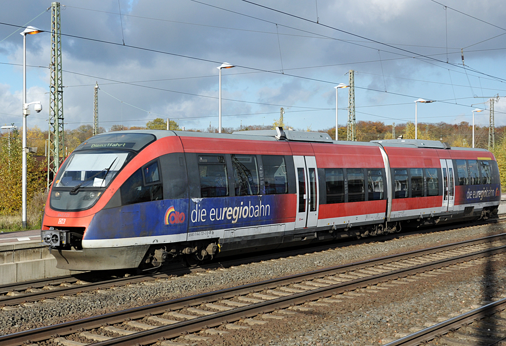 643 721-3 Dienstfahrt donnert durch den Bf Düren - 13.11.2013
