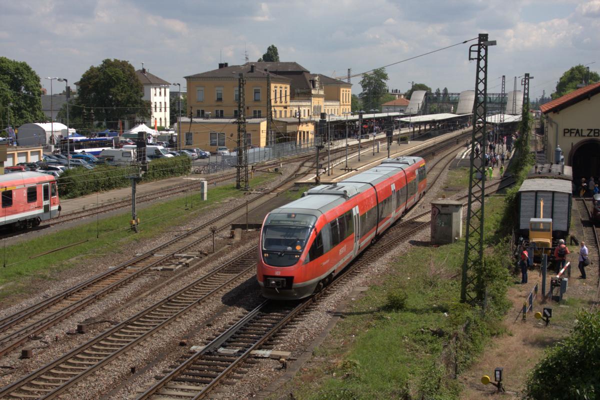 643017 rangiert im Bahnhof Neustadt Weinstraße am 31.5.2014.
