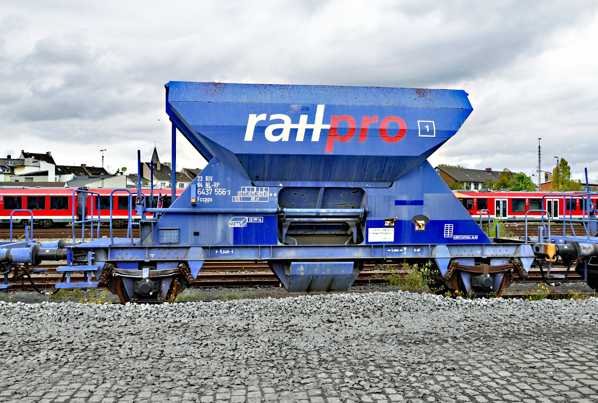 6437 556-3 Schüttgutwagen  railpro  NL beim Bf-Gelände Euskirchen - 19.10.2019