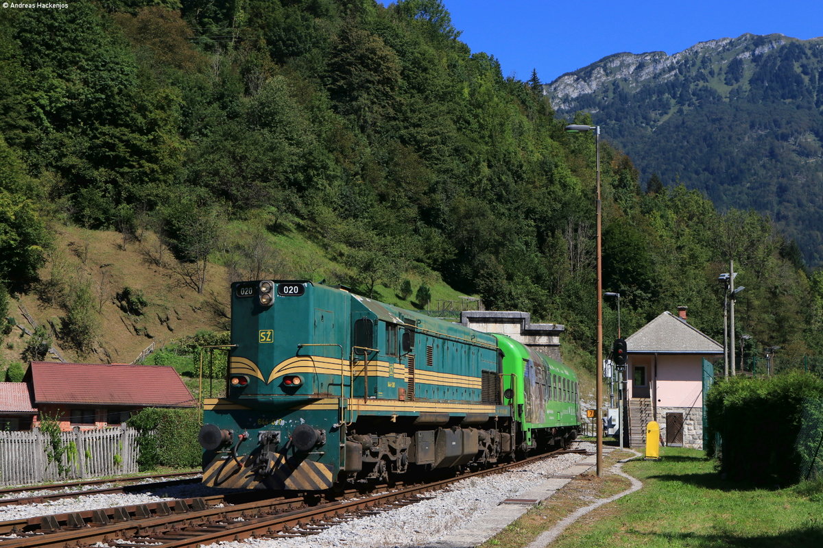 644 020 mit dem AVT 855 (Bohinjska-Podbrdo) in Podbrdo 9.9.20