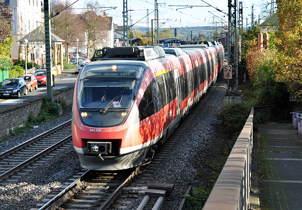 644 530 RB80 nach Bonn bei der Ausfahrt aus dem Bf Remagen - 30.10.2013