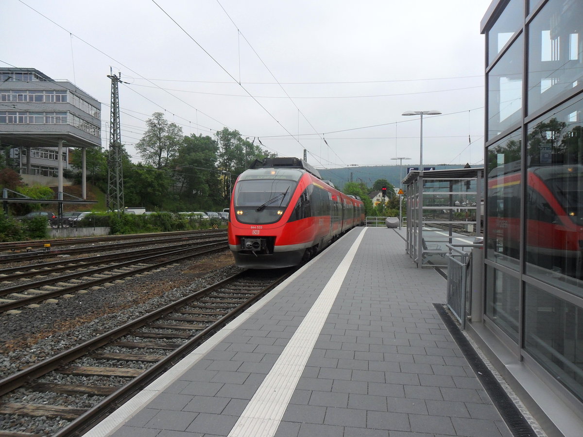 644 533 kam als Re 22520 (Ulm hbf - Crailsheim) in den Bahnhof Aalen gefahren.
Das Bild entstand am 26.05.16.