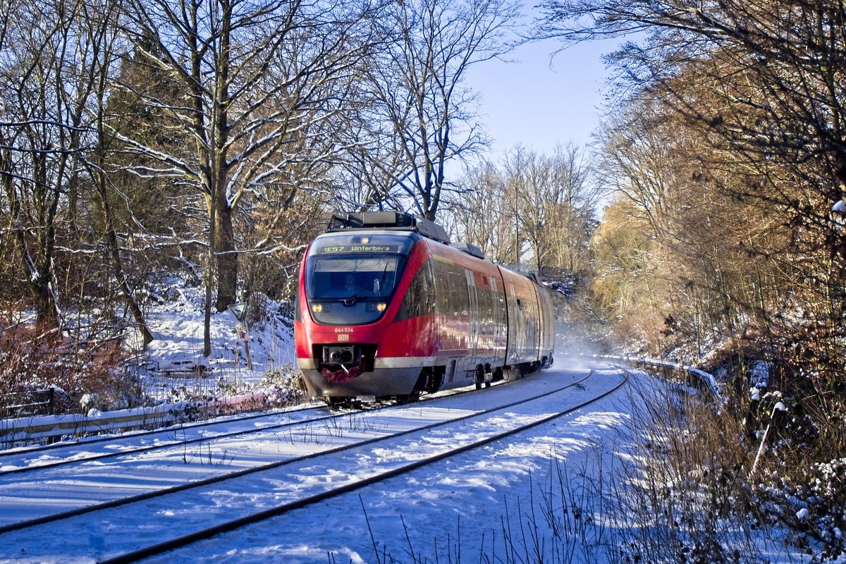 644 534 als RE 57 nach Winterberg kurz vor dem Schwerter Tunnel in Dortmund-Aplerbeck (13.02.2021) 