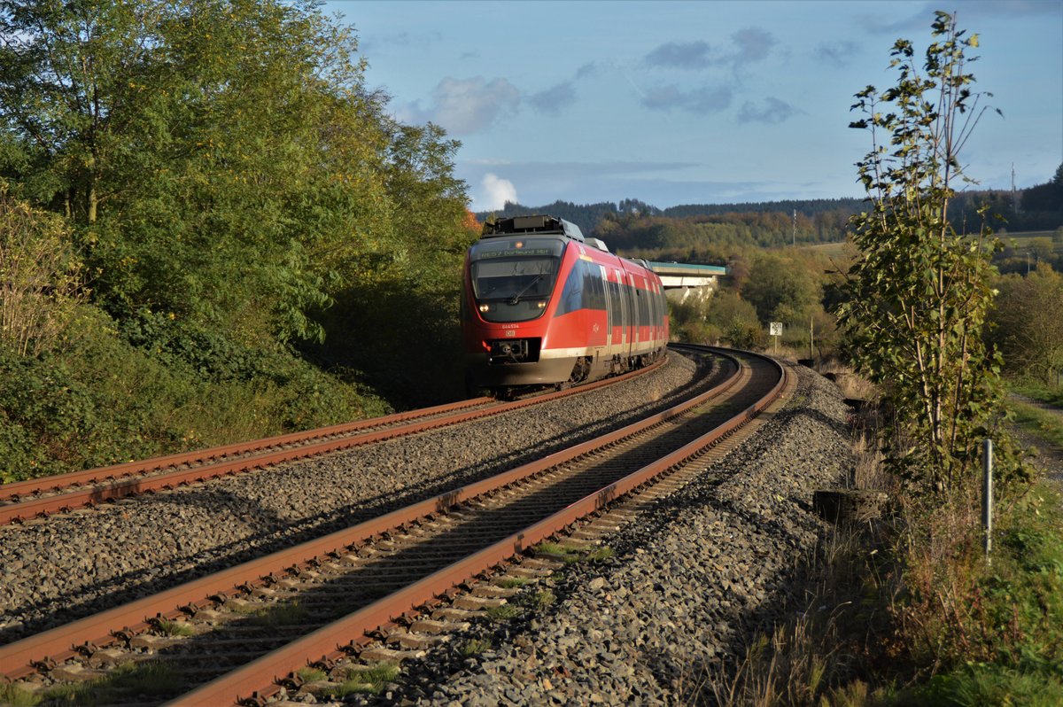 644 534 ist am 28.10.2019 bei Arnsberg-Uentrop als RE57 auf dem Weg nach Dortmund Hbf.