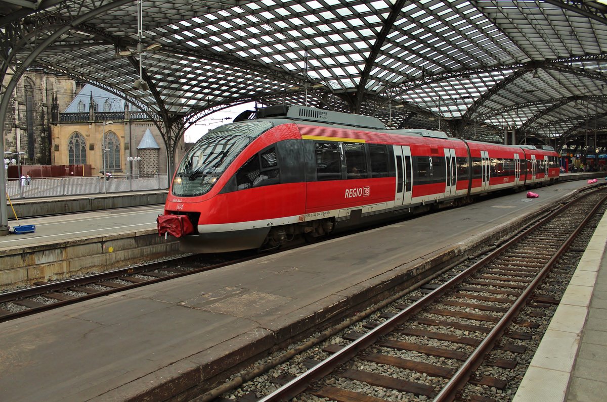 644 544-8 verlässt am 18.8.2017 als RB38 (RB11821)  Erftbahn  von Düsseldorf Hauptbahnhof nach Köln Messe/Deutz den Kölner Hauptbahnhof.