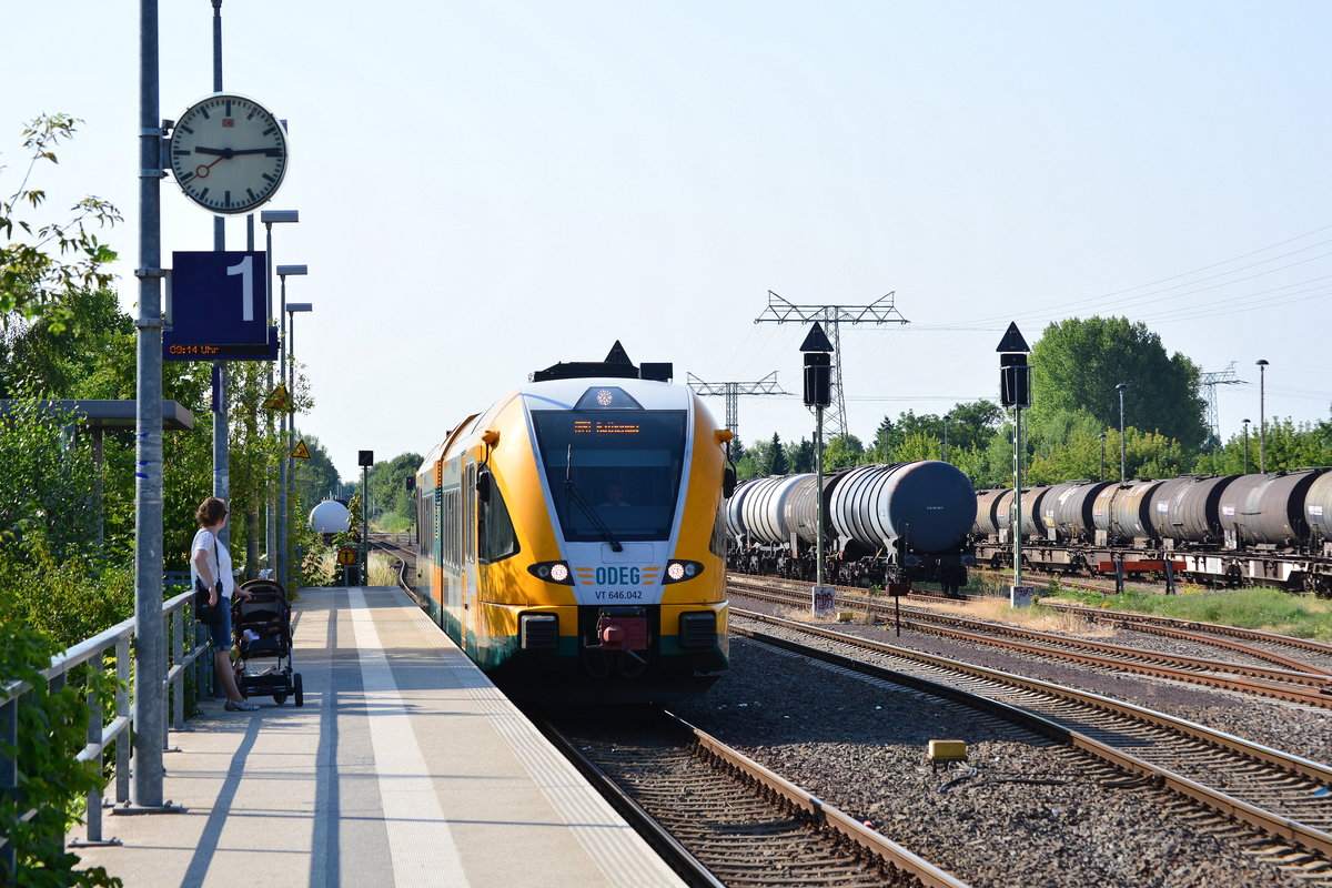646 042 fährt als RB51 nach Rathenow in Brandenburg Altstadt ein.

Brandenburg 23.07.2018