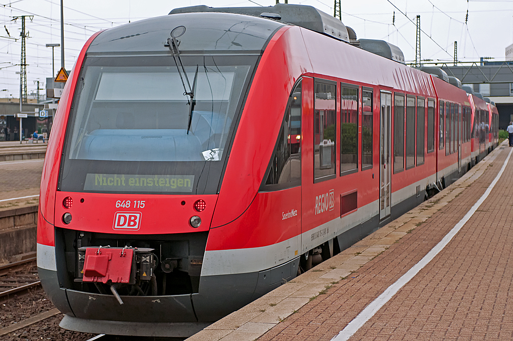 648 115-3 ( 95 80 0648 115-3 D-DB ), Alstom (LHB) 1001221-015, Baujahr 2004, Eigentümer: DB Regio AG, Fahrzeugnutzer: DB Regio NRW GmbH, Bh Dortmund Bbf, Erst-Bw Dortmund 1, 31.08.2013, Dortmund Hbf