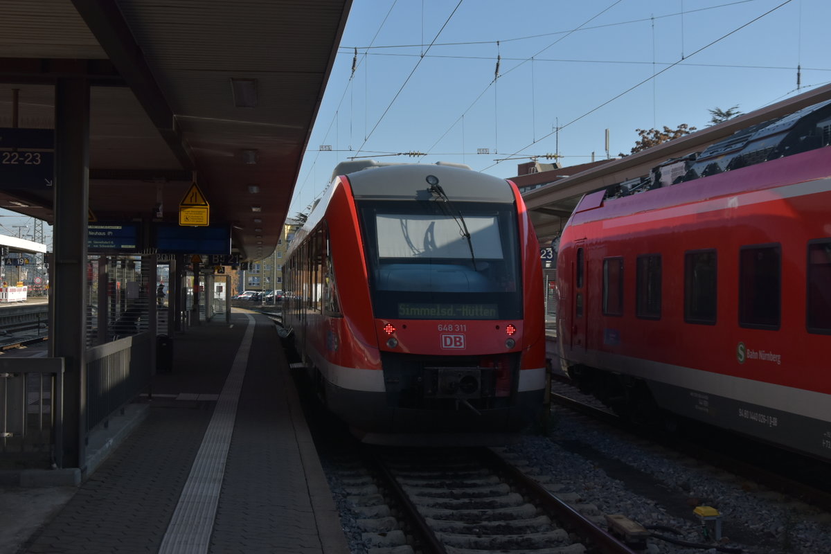 648 311steht an Gleis 21 des Nürnberger Hbf bereit, er ist der Anschluß auf meinem Weg nach Hedersdorf.9.11.2020