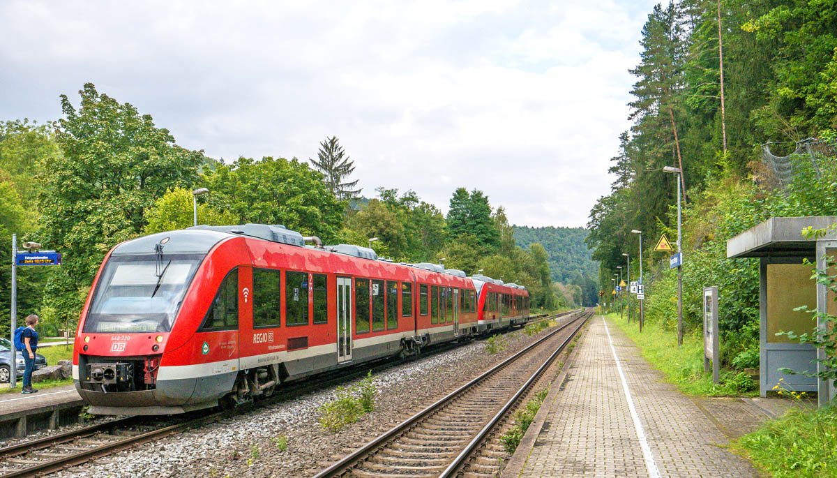 648 320 hielt am 17.9.24 als RB nach N�rnberg in Rupprechtstegen auf Gleis 1.
