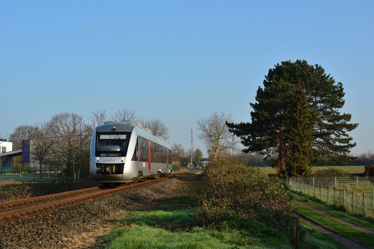 648 328-2 fährt am Morgen des 30.3.2019 als RB32 nach Wesel und erreicht bereits den Stadtrand von Wesel.

Wesel 30.03.2019